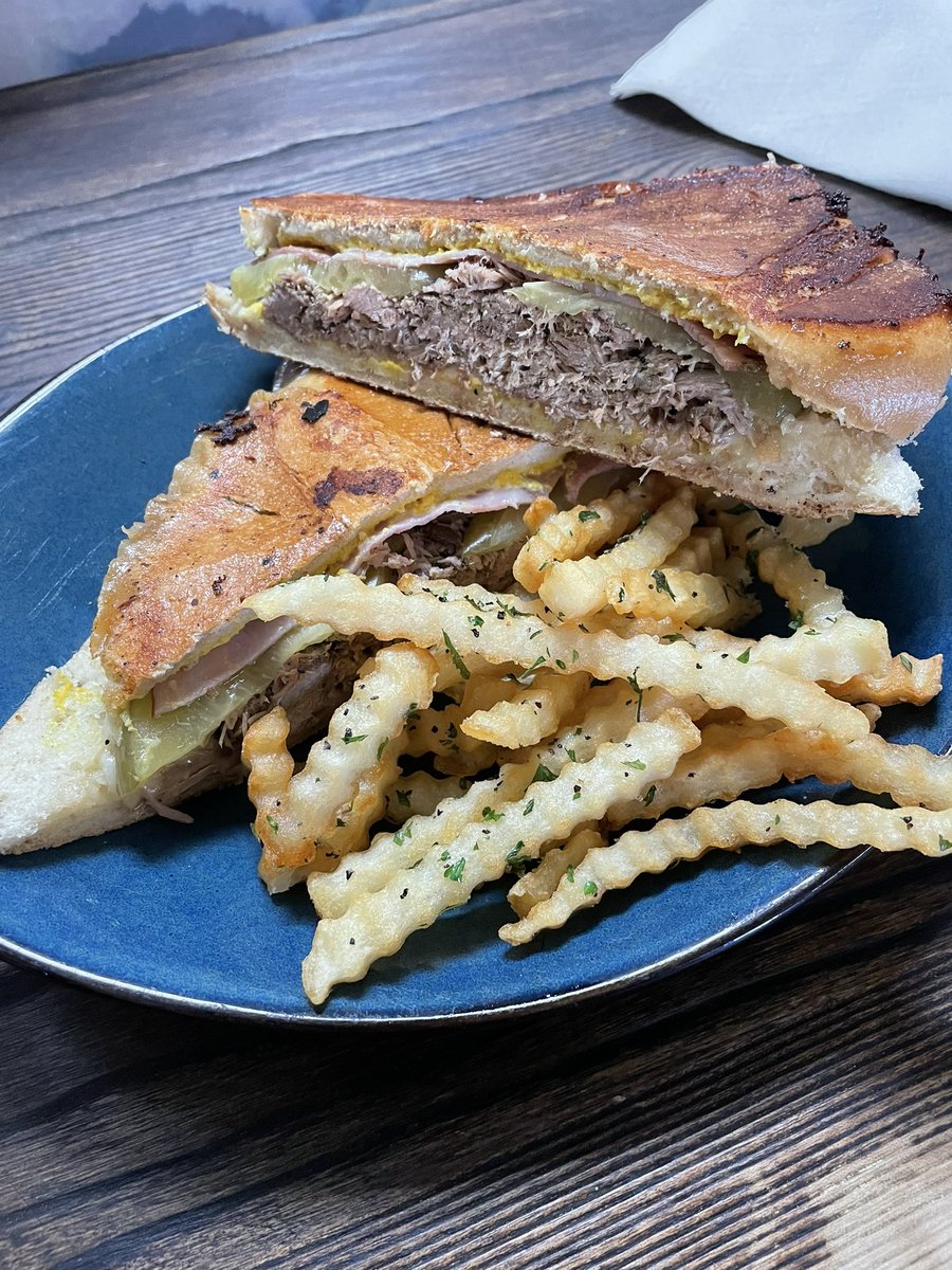 ccmac316's tweet image. Lunch time.