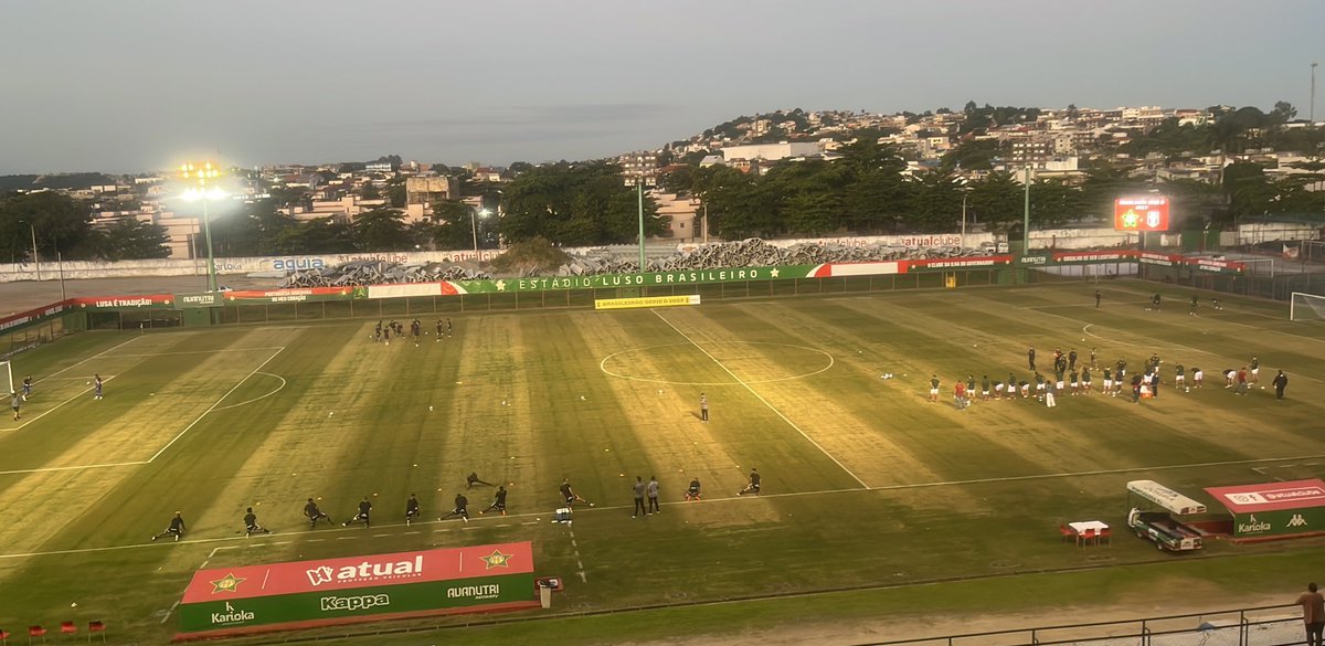 Resende_FC's tweet photo. Equipes aquecendo! A bola rola às 18h, aqui no Luso Brasileiro. BORA, RESENDE! ⚫️⚪️

#PORxRES #BrasileirãoSérieD #GiganteDoVale #UmaNovaEra https://t.co/yxfqDdqqVa