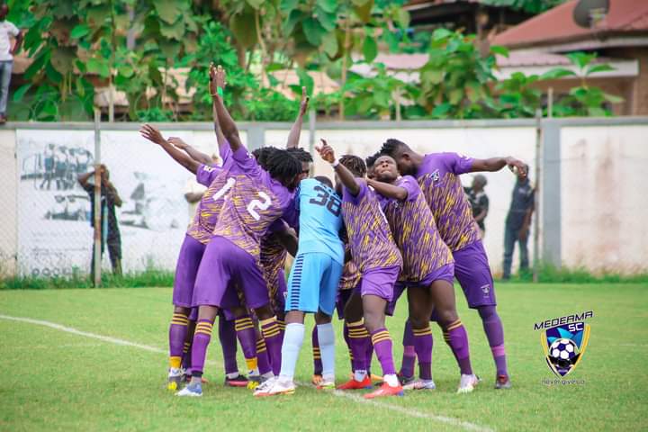 1st - Aduana Fc - 52 points
2nd - Bechem United - 51 points 
3rd - Medeama - 50 points

Medeama SC will go top of the Ghana Premier League should they win against Hearts of Oak tomorrow. 

Aduana FC suffered a 0-3 loss at the Accra Sports Stadium to Accra Lions this evening.