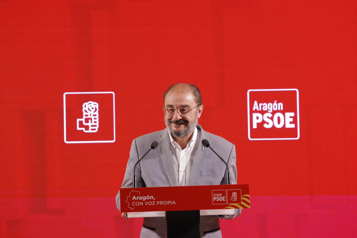TeruelPSOE's tweet photo. #🗳 🌹
@JLambanM: “En 2015 el PP estaba empezando a demoler el edificio público de la sanidad, de la educación y de los servicios sociales. Estaba favoreciendo la escuela privada, suprimiendo médicos, impulsando hospitales privados. Nos propusimos revertir esa tendencia” https://t.co/ldmgMF2h6c