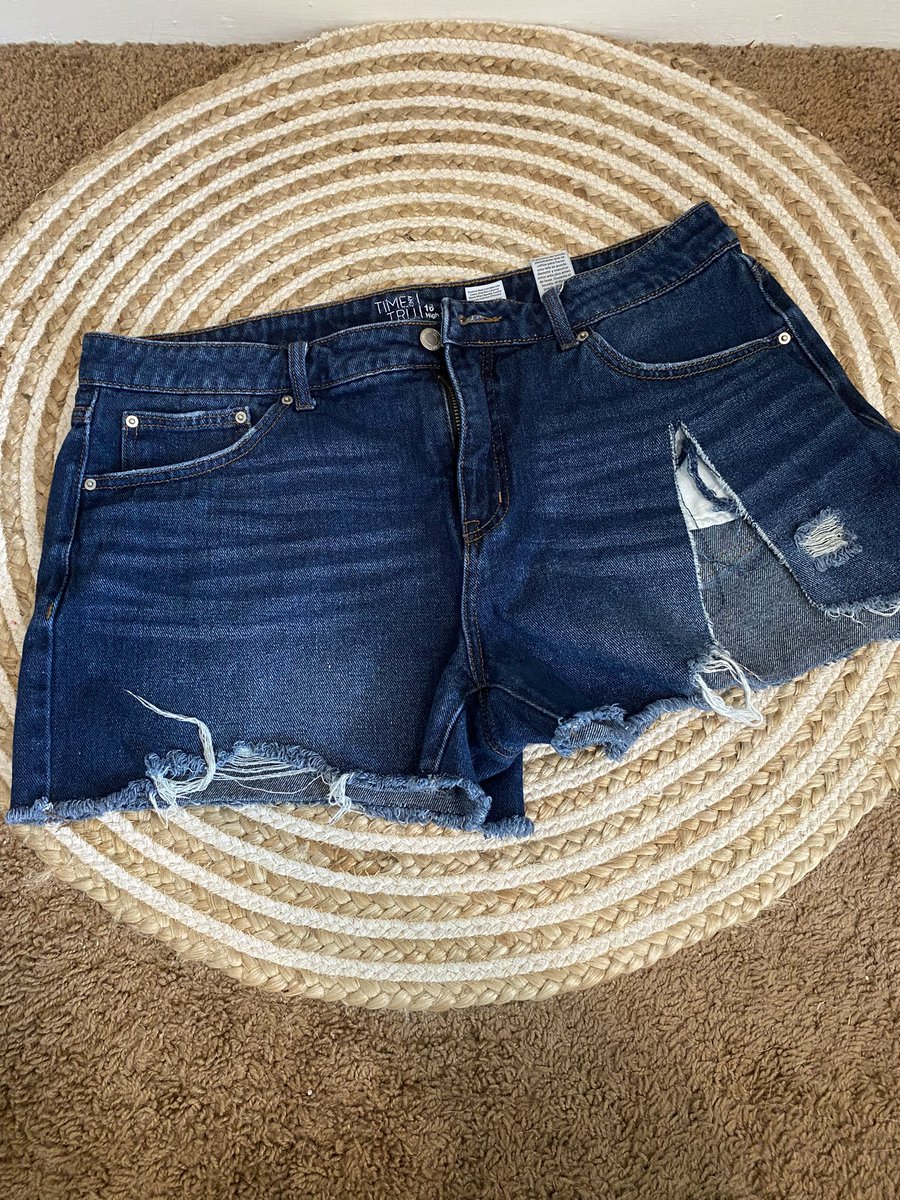 i think i’m done 🥹🤏🏼 i might add a few  nailheads later! i went from a ripped shorts to a FITF customized shorts 🤌🏼❤️🖤
