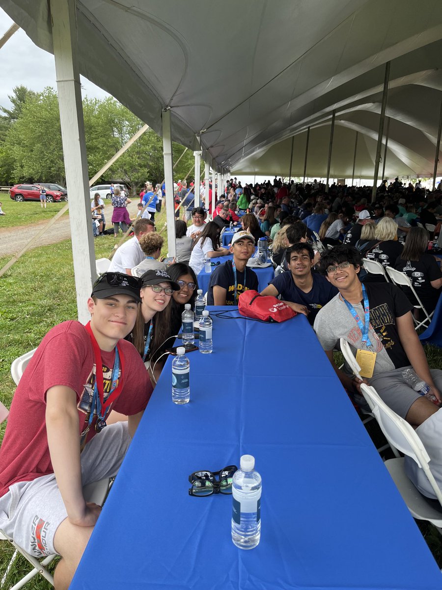Wrapping up a fun day the ARC Nationals! An awesome group of seniors and underclassmen already talking about next year. Thanks ⁦@RocketContest⁩ for a great experience!
#rockets #rocketry #aerospaceengineering #STEMeducation  ⁦@NeuquaTEE⁩