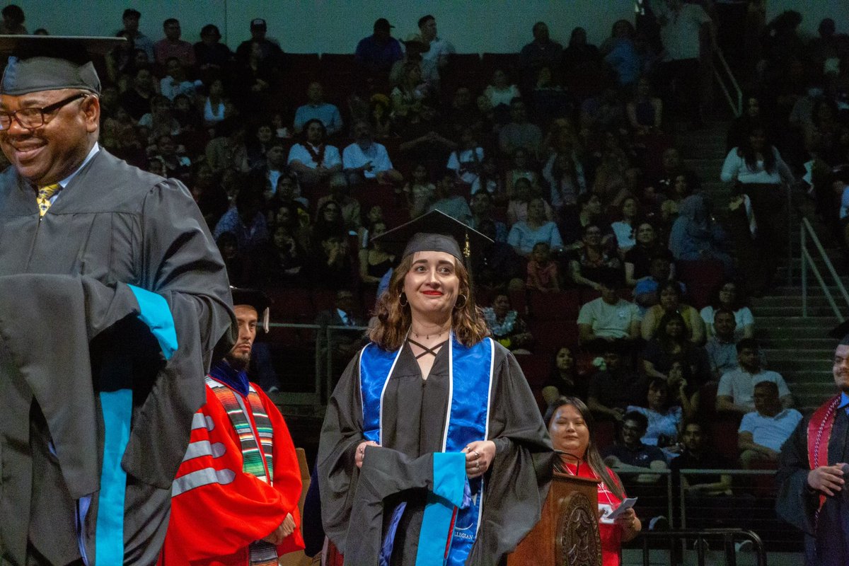 AshleyNBFlowers's tweet photo. More graduation photos thanks to @Manuel2_4 ✨🎓 https://t.co/MhHxjkUHUz