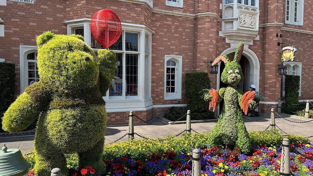 SamsDisneyDiary's tweet photo. My friends, Tigger &amp; Pooh! 💛🍯
.
.
.
#WinnieThePooh #disney100yearsofwonder #epcotflowerandgardenfestival #epcot #disneyinsta #samsdisneydiary #winniethepooh https://t.co/HJu6xwoLIl https://t.co/6WlpQHoiIk