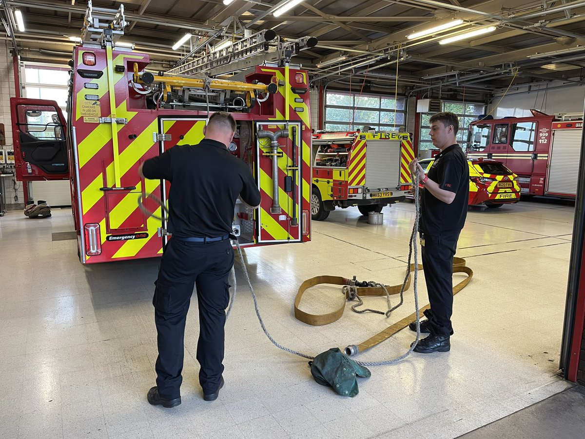 WMFSWestBrom's tweet image. White watch tonight and this week have been doing training on road traffic colision with vehicles on their side, knots and lines for our trainee firefighter Southall and breathing apparatus tactical ventilation assessment for two of the team. #busyweek