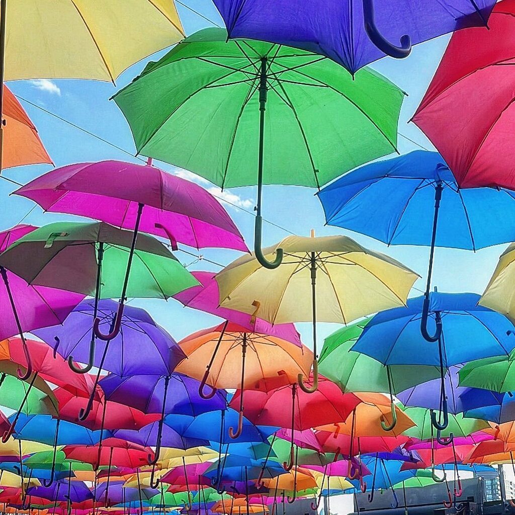JasonParis's tweet photo. And… it’s Toronto’s turn.
•
•
•
#igerstoronto #toronto #ontario #canada #urban_toronto #torontophotography #art #publicart #umbrellas #colour #dcmf #stacktmarkettoronto #umbrellasky #shade https://t.co/72UEb75SuT https://t.co/Fvtxb50Pxo
