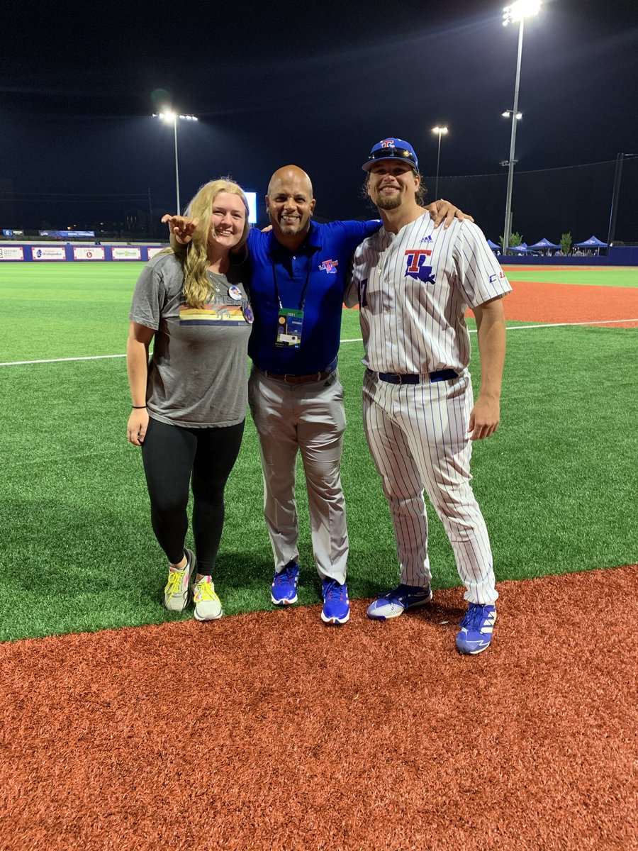 EWOOD_AD's tweet photo. Salute, @JFincher13…Thank you for always conducting yourself with such class on &amp; off the field.  Gonna miss ya, big fella! #BulldogMan 🫡 🔴🔵⚾️ https://t.co/JnsTdBUxZi
