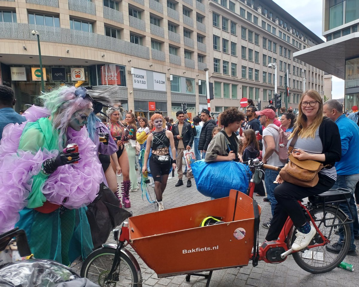 AnnaSchroedr's tweet photo. Today's #BrusselsPride 🌈 @TheBelgianPride.
✊ We need to #ProtectTheProtest https://t.co/fax4wA1Cqe
