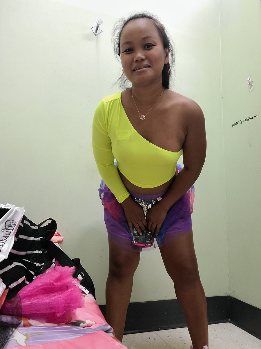 Pinay__Filipina's tweet photo. Can you show me your wang? RT if you want me to see it! https://t.co/JxBtXVqKTT