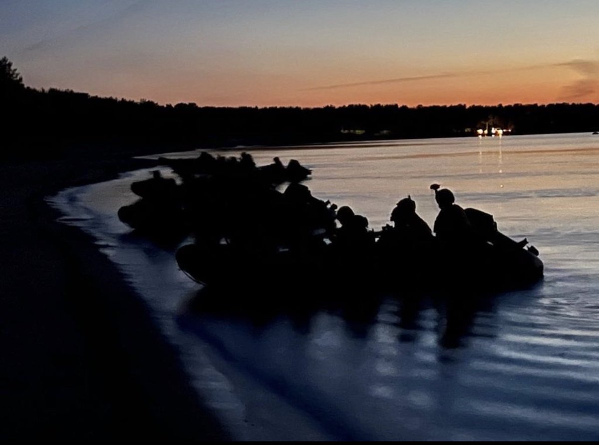 NATOpress's tweet image. British @RoyalMarines 🇬🇧 landed on a beach north of Tallinn on Friday night.

This is exercise #SpringStorm, testing the rapid reinforcement of the #NATO forces in #Estonia 🇪🇪 

14,000 troops from 11 NATO Allies &amp;amp; partners. 

nato.int/cps/en/natohq/…