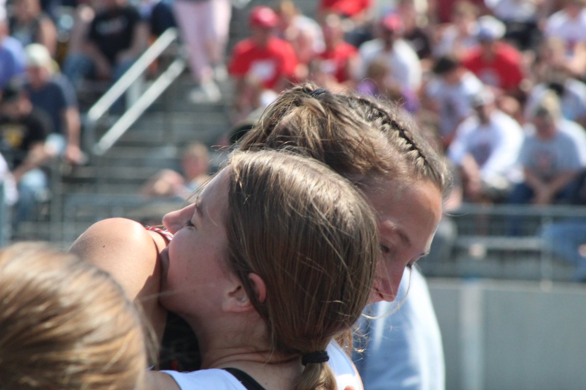 Paul Bowker on Twitter "MidPrairie's Danielle Hostetler hugs winner