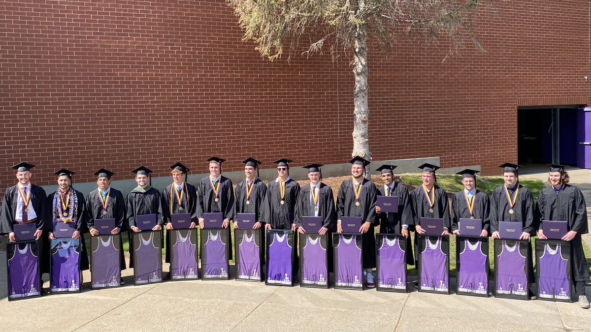 DuhawkWrestling's tweet photo. Very proud of these young men! Bright future for this crew! 🎓🎉😎 https://t.co/38sjRCJvr7