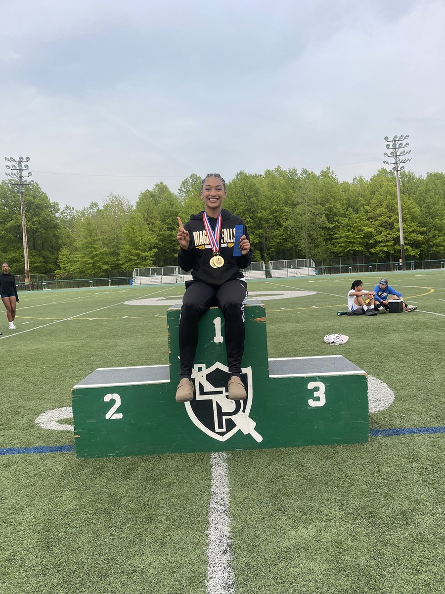 TrackNFHS's tweet image. Captain Jayla Scott made it to the podium for all 3 of her individual events! She is the NFL Champion in Triple Jump (34’4), 2nd Place in the 200, and 3rd Place in the 100! 
Niya Hamilton also took home 3rd in the Triple Jump (33’10.5)!!!