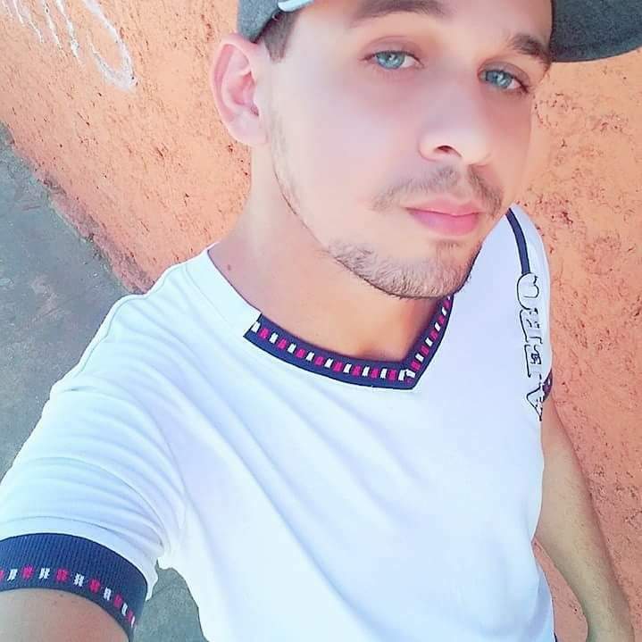 LeandroPlus's tweet photo. Cresceu e brincou muito nas praças da matriz e da prefeitura, 📚 estudou em Trindade Goiás #TrindadeGoias #Goiânia #Goiás https://t.co/4QwF31MJRB