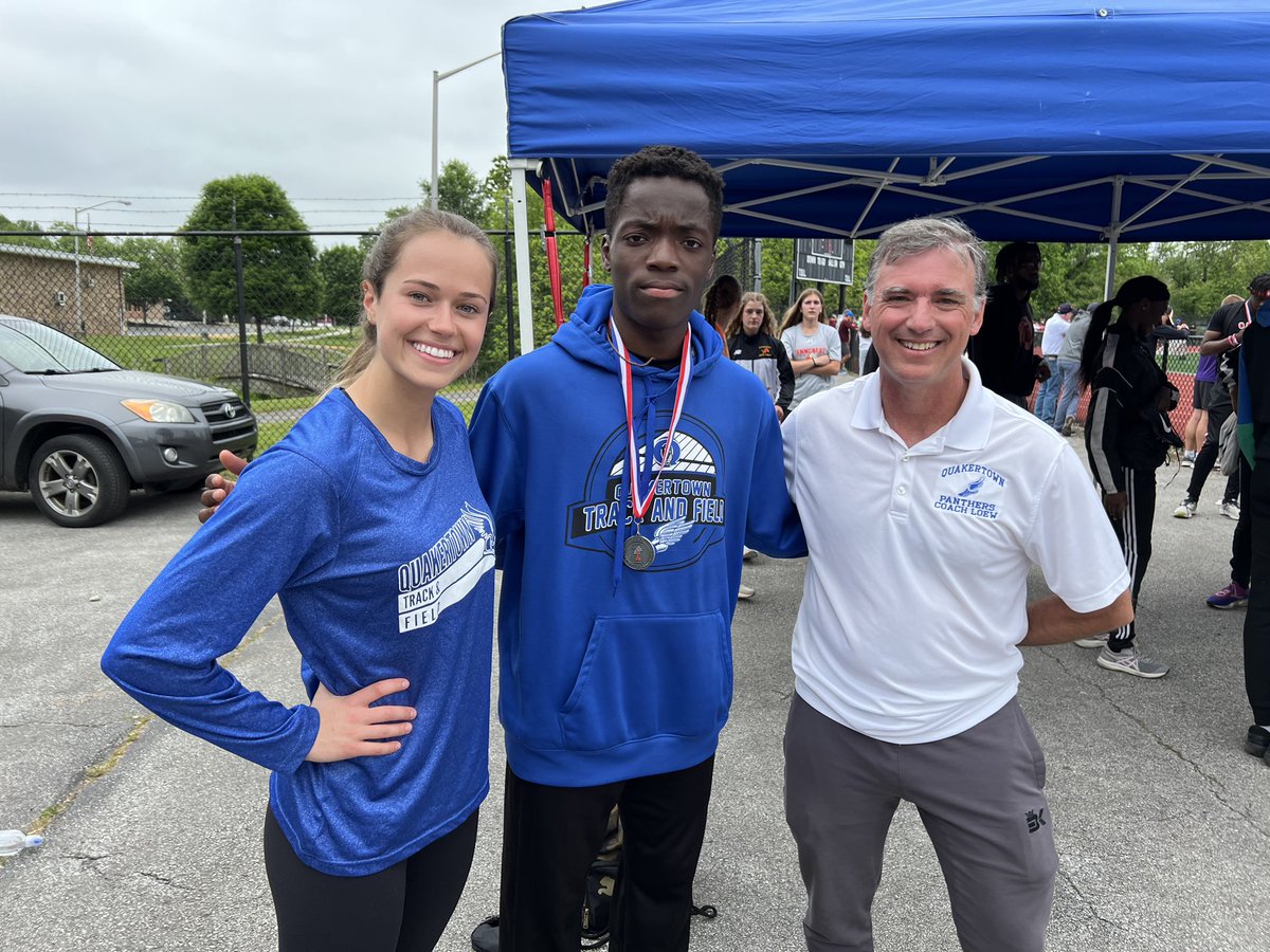 Otani Ekpe earns States in the 300 Hurdles with a 🥈 silver medal!! <a href="/QCHSAthletics/">QCHSAthletics</a>