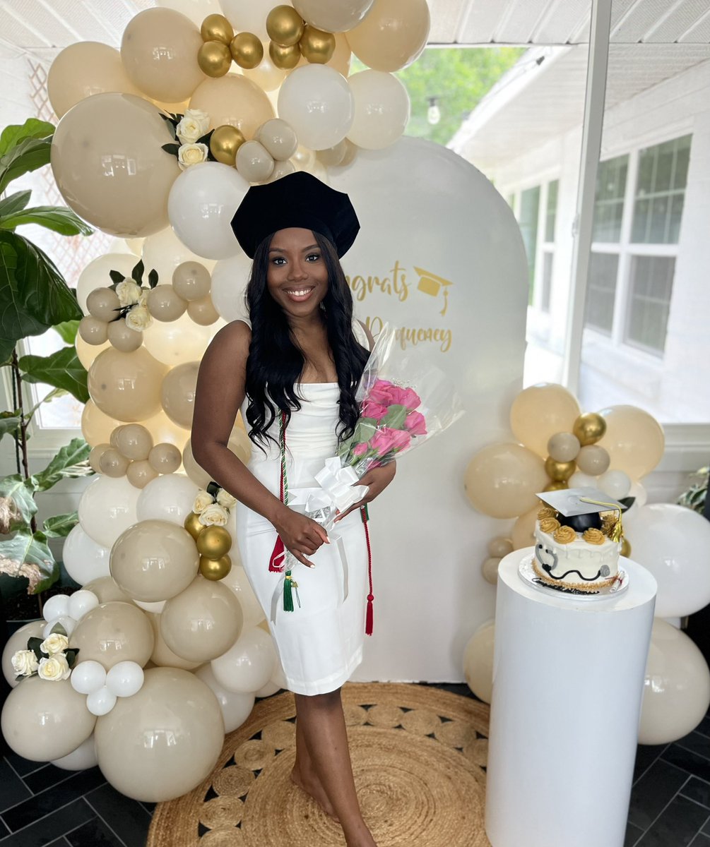 Esther Duqueney tweet media