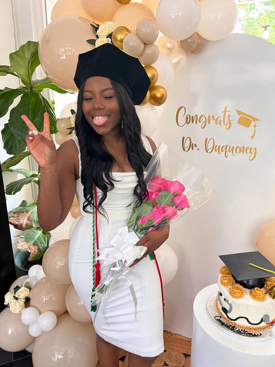 Esther Duqueney tweet media