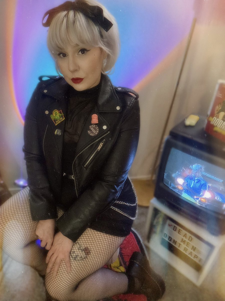 MistressHabibi's tweet photo. Putting out the Araki vibes until the universe gives Me a copy of Totally F***ed Up https://t.co/84Uvf2ePhf