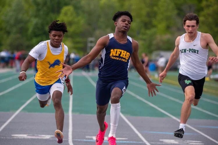 TrackNFHS's tweet image. Senior Captain Tyris Parmer is the league CHAMPION in both the 100 AND 200 meter dashes!!! Fastest kid in the NFL!!! @NiagFallsCSD @NFLSAAC