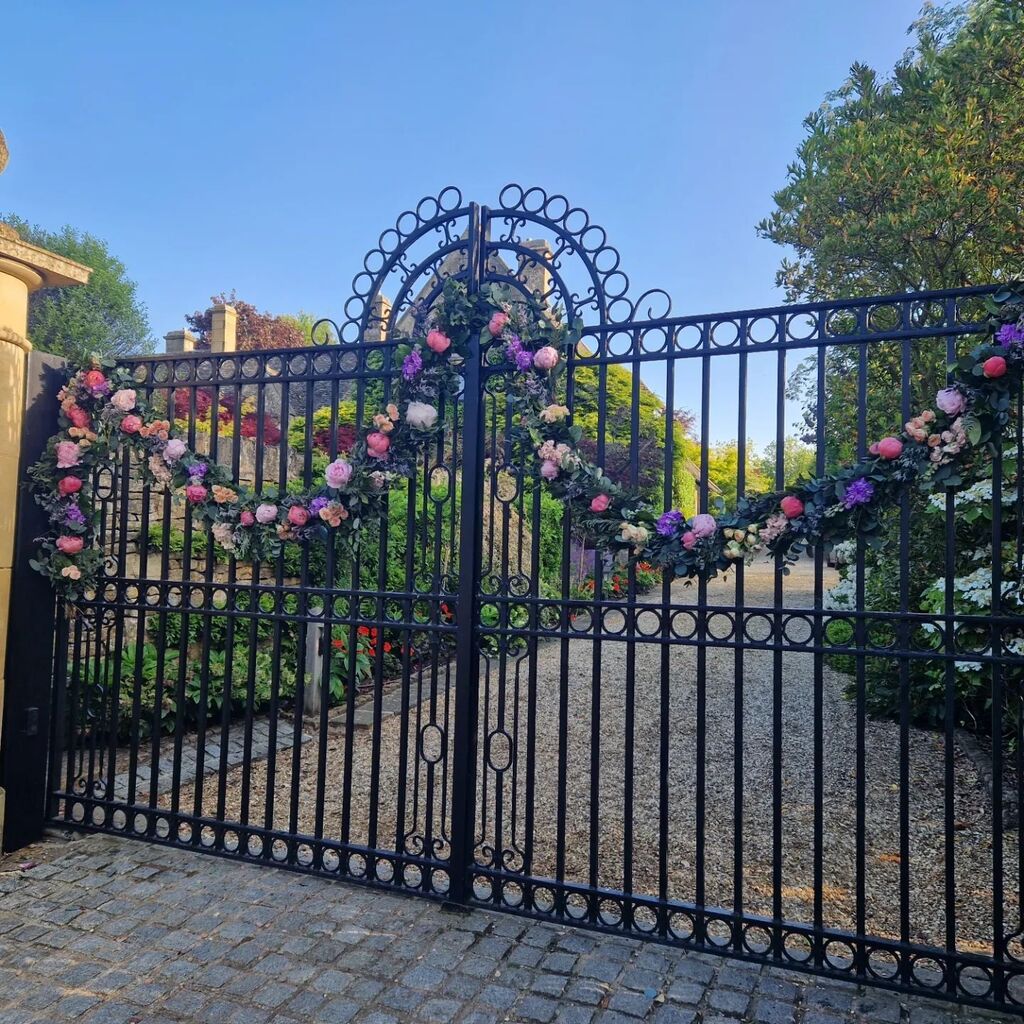 LisaDrinkwaterFlowers tweet media