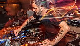 EnOrbitaRadio3's tweet photo. #Podcast con las mejores producciones y remezclas de David Tort  y sus temas favoritos como DJ ⁦@davidtort⁩ Dale 👉: https://t.co/1Y6g6ZD1ZP https://t.co/fNnGZ1cc4O