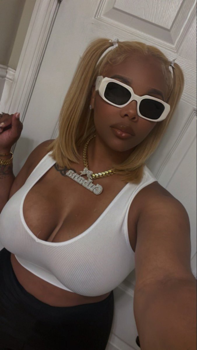 AsiaCubana_'s tweet photo. Hey twitter 👋 https://t.co/3K37rkfmK6