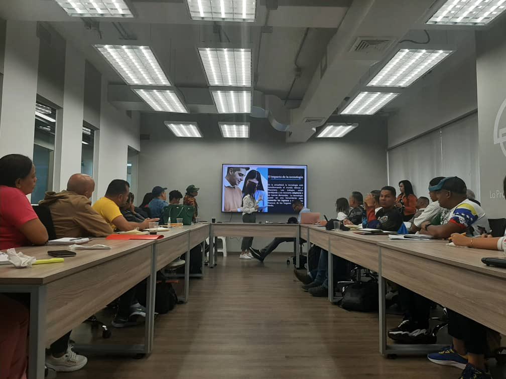 GeorgetteTop's tweet photo. #20May estuvimos participando en el encuentro de Organización: Organizadores y Organizadoras - Secretarios y Secretarias - Promoteres y Promotoras - Redes Priorizadas del @MSomosVen https://t.co/NIbR8YjbHe