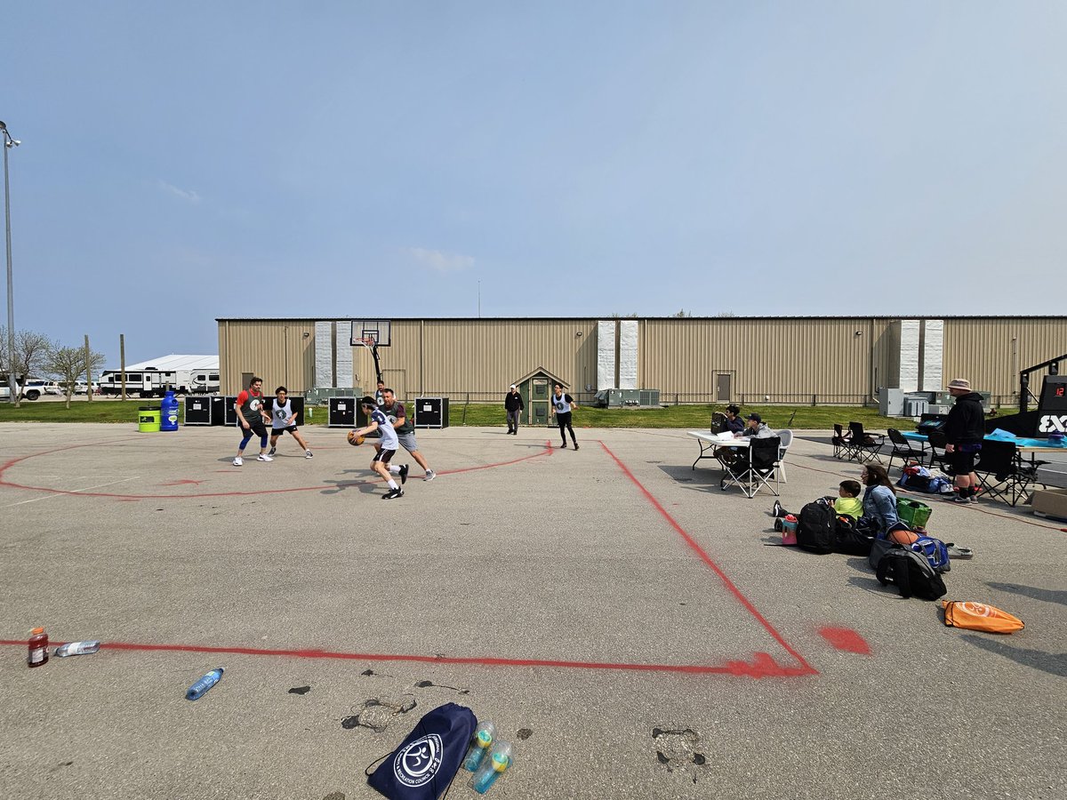 It's been  full day of scorekeeping for @wnsaleadership with Hoop it Up 3x3 hosted by <a href="/_MASRC/">Manitoba Aboriginal Sports & Recreation Council</a>. <a href="/carolyntrono/">Carolyn Trono</a> @