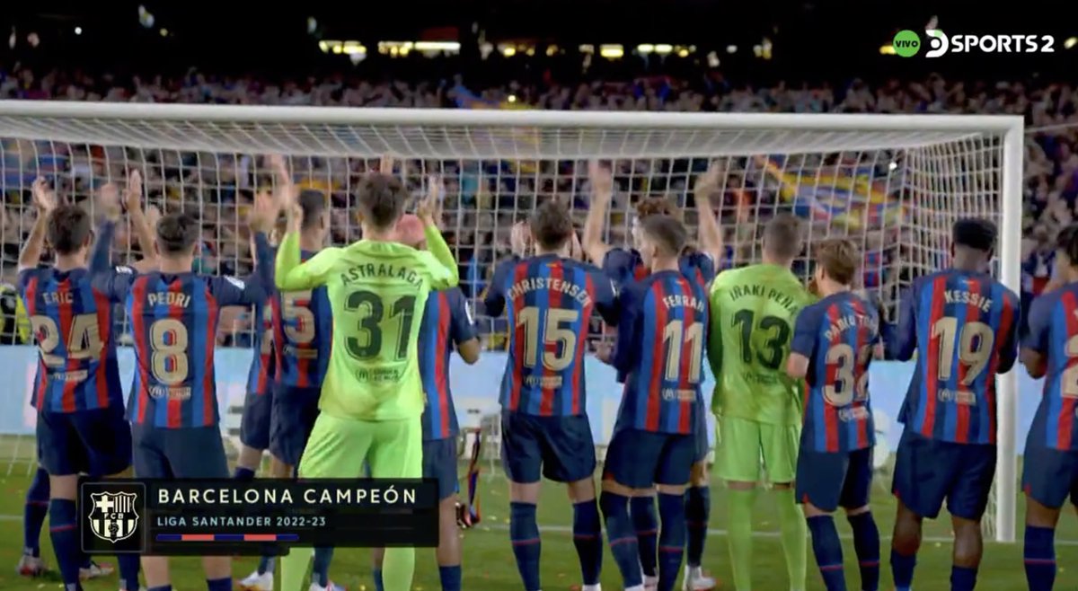 Barça Universal on Twitter "The Barça players are signing the classic 