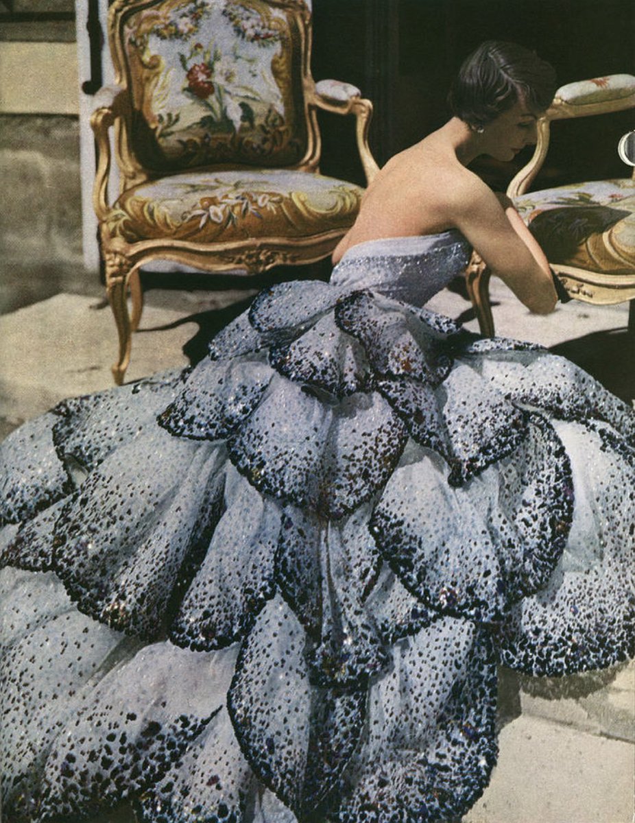 saintdoII's tweet photo. natalie portman at the cannes film festival wearing one of christian dior’s most iconic creations of all time, the ‘junon’ dress designed in 1949!! THIS IS INSANE https://t.co/LUEbzgExXp
