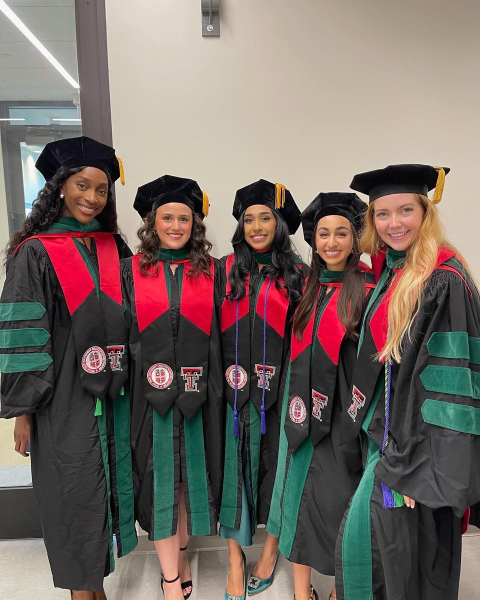 Yesterday I had the privilege of being hooded by both my mother and brother- officially becoming the third Dr.Eboh. From a childhood fever dream to reality, I cannot believe I am a doctor! Couldn’t have made it without the support of my family and friends ♥️