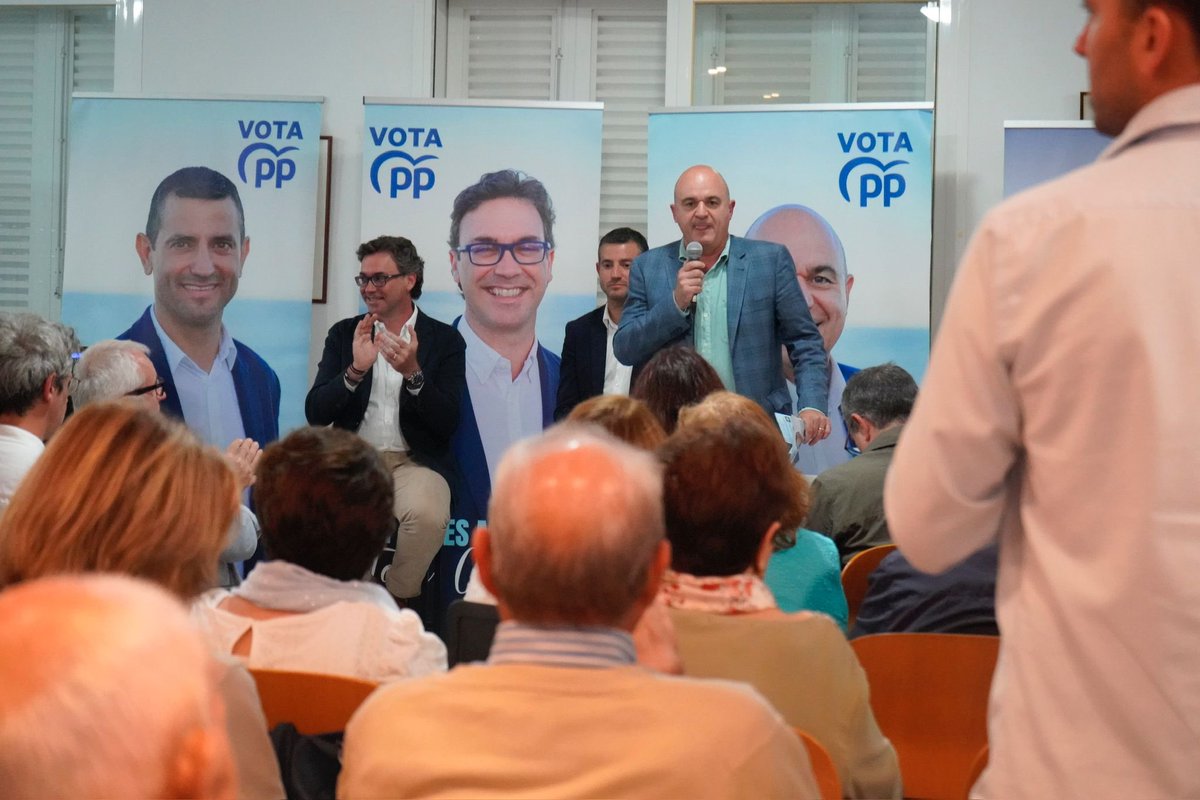 ppbalears's tweet photo. Sant Rafel diu sí de la mà del alcalde @MarcosSerra_. Sí a invertir en el sector primari. Sí a baixar impostos, sí a eliminar l’impost de successions i donacions. Sí a tenir metges a can Misses. @MargaProhens, @a_costacosta i @vmaritorres l’han acompanyat avui. https://t.co/2NlCMKd8VT