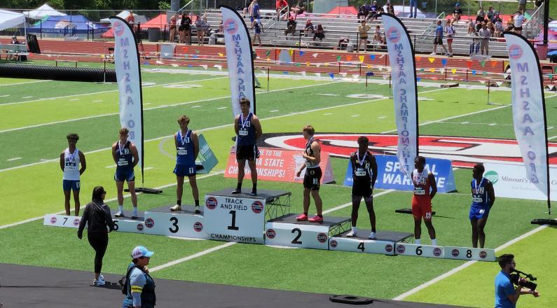 ReidHarrison14's tweet photo. Class 2 100m Champ 10.86!! 22.7 200m as well. https://t.co/tlZgMSdcVn