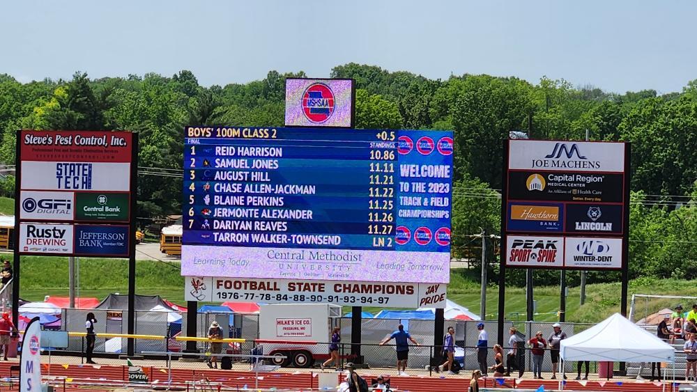 ReidHarrison14's tweet photo. Class 2 100m Champ 10.86!! 22.7 200m as well. https://t.co/tlZgMSdcVn