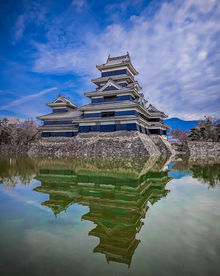 Le Japon est vraiment un pays unique en son genre, et ce Château en est la preuve parfaite ! 
.
.
.
.
.
.
.
.
.
.
#Japon
#VoyageJapon
#ChâteauJaponais
#VisitJapan
#JapanTravel
#ExploreJapan
#Japonisme
#CultureJaponaise
#HistoireDuJapon
#ArchitectureJapon… instagr.am/p/CserH1AKWA0/