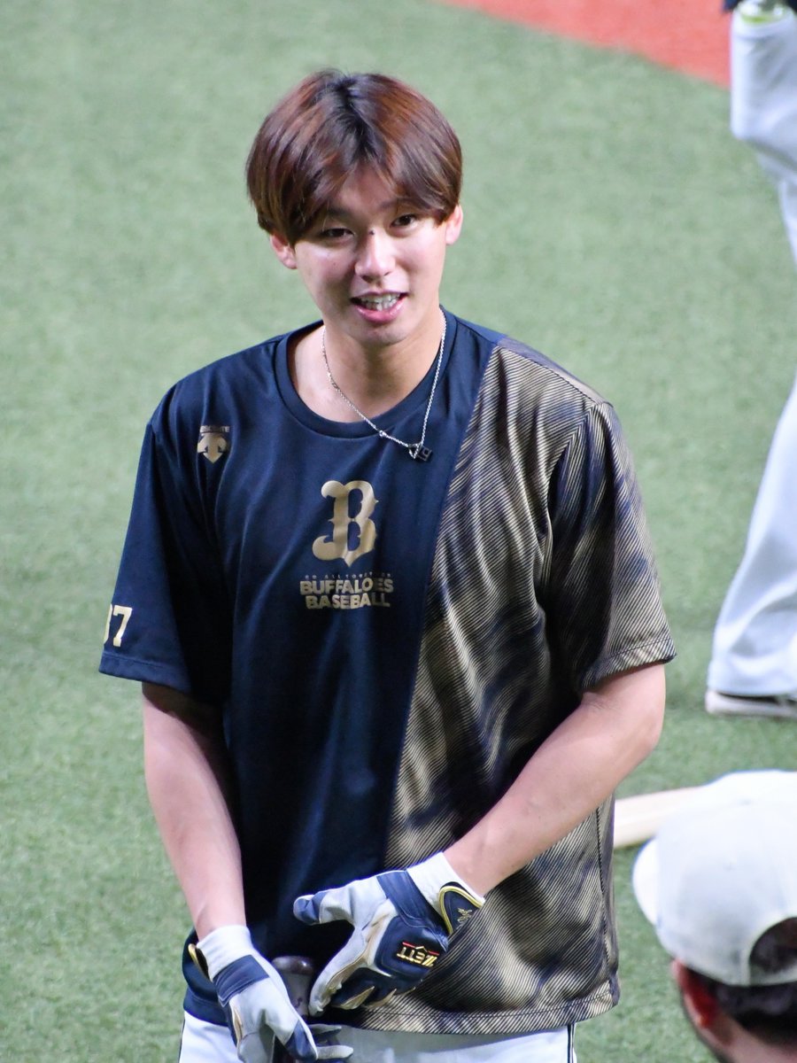 はむのコーチ陣に挨拶してたいしりょさん✌️
📸:5/20 練習見学 #石川亮