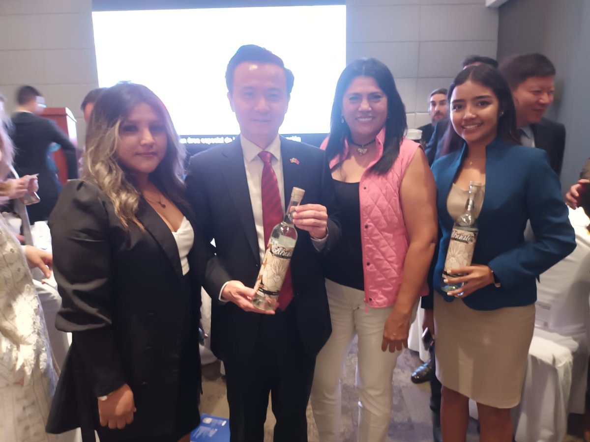 AlexaOficial18's tweet photo. UN PLACER HABER PRESENCIADO LA PONENCIA DEL EMBAJADOR DE CHINA EN MÉXICO @EmbZhangRun EN EL DESAYUNO EMPRESARIAL PARA IMPULSAR LAS EMPRESAS MEXICANAS EXPORTADORAS EN LA FERIA DE SHANGHAI. 

COMO INVITADO ESPECIAL POR PARTE DE COMCE GUERRERO #MEZCAL_AHUATE. @ComceGRO @ComceOficial https://t.co/mS6hON5I2c