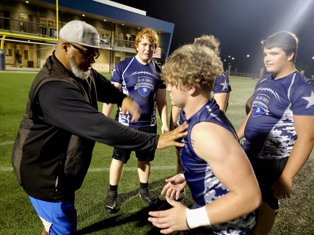 soneworleansbra's tweet photo. #crafting #teaching #talking not just running drills and yelling. There's a Big Difference!!!
#coachlew https://t.co/UU83WdEYVo