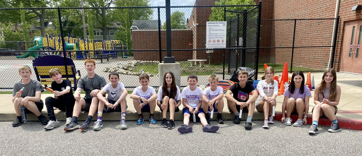 lkwPE's tweet photo. Amazing  Day of collaboration, movement &amp; fun @LkwdLincoln 
Shout out to former Lincoln students from Harding MS for leading some of the Field Day stations. Thank you students, teachers &amp; parents for helping make the day a success! @LkwdHarding @LKWDBudzar @LkwdSupt https://t.co/HowTxsXyw7