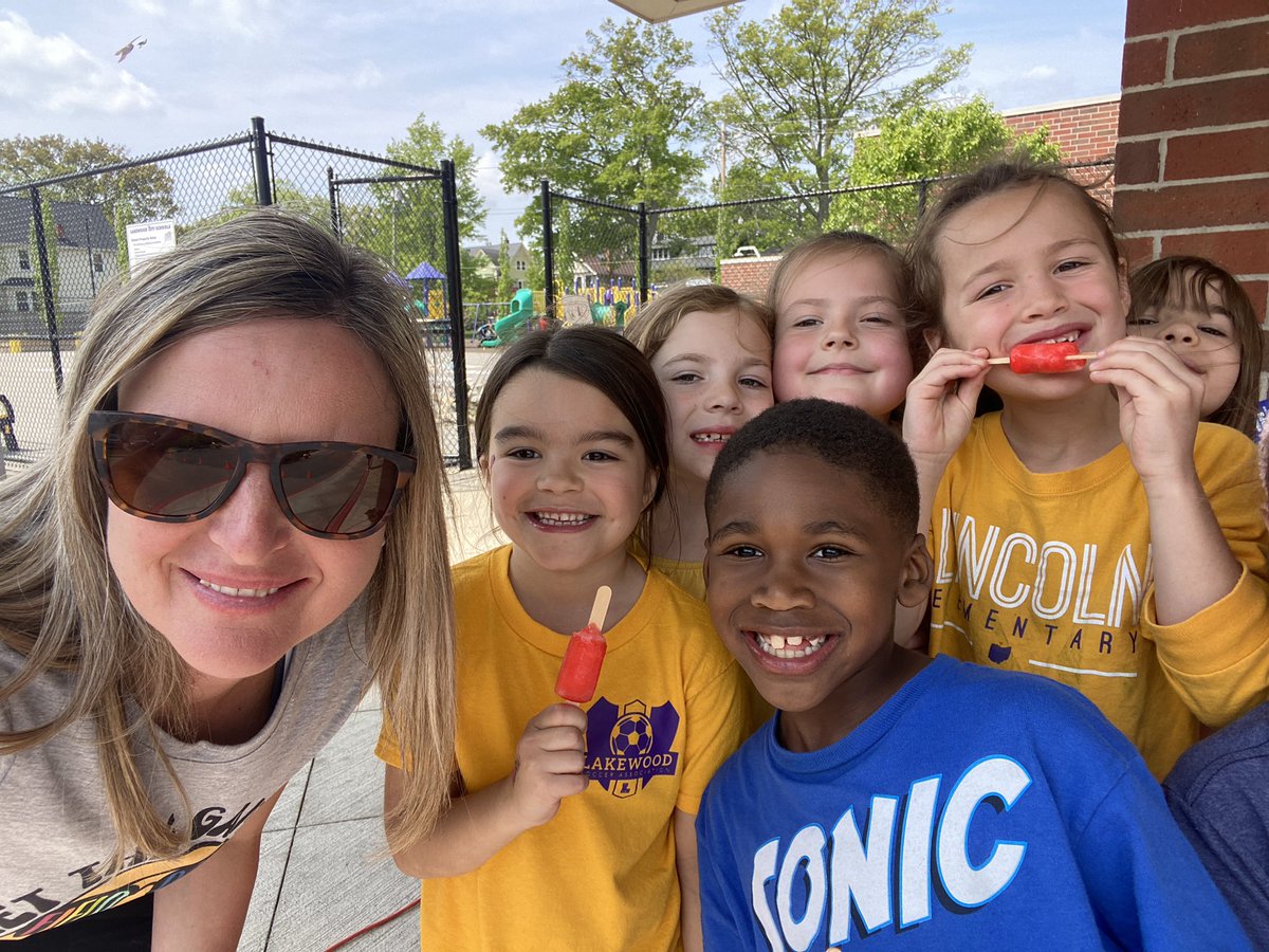 Amazing  Day of collaboration, movement &amp; fun <a href="/LkwdLincoln/">Lincoln Elementary</a> 
Shout out to former Lincoln students from Harding MS for leading some of the Field Day stations. Thank you students, teachers &amp; parents for helping make the day a success! <a href="/LkwdHarding/">Harding MS</a> <a href="/LKWDBudzar/">Brenda Budzar</a> <a href="/LkwdSupt/">LKWDSupt</a>