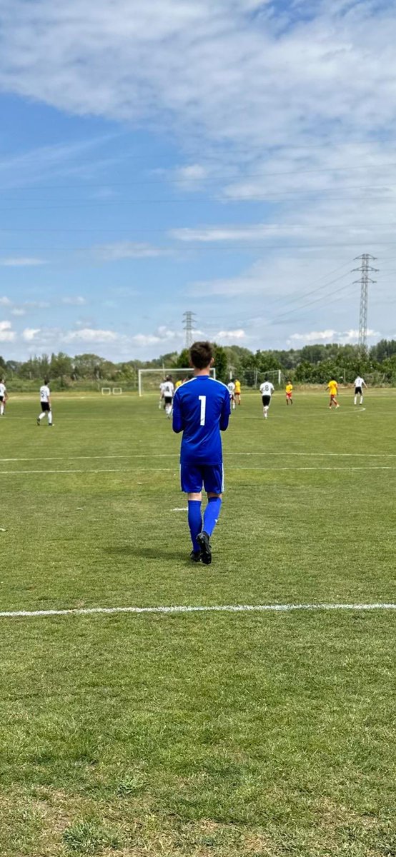 merilittlebee's tweet photo. Vamos a seguir aprendiendo y creciendo un día más! ❤️⚽️🧤⭐️✨ @Javidalessandr @cesarlagos13 @markvazquez_z @LaFactoriaBCF https://t.co/0jmzK7o4AT