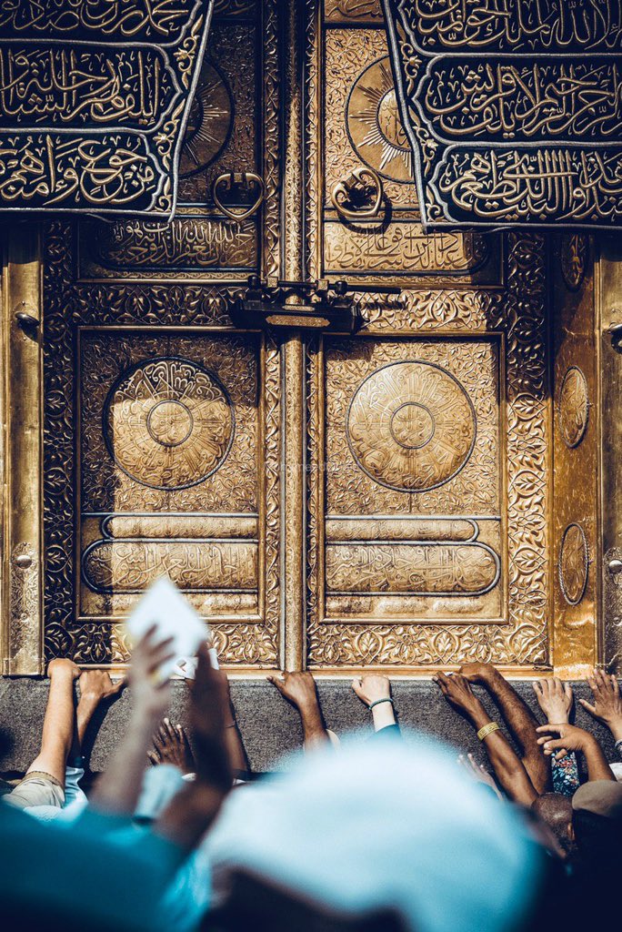 كريمٌ رسول الله واللهُ اكرمُ ، فكيفَ لفقيرٍ بين الكريمينِ  يُحرَمُ🤲