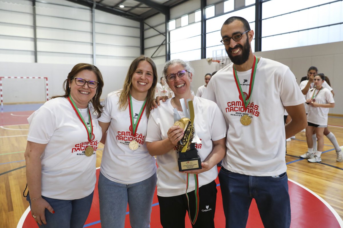 𝐂𝐉 𝐀𝐥𝐦𝐞𝐢𝐝𝐚 𝐆𝐚𝐫𝐫𝐞𝐭𝐭 é de primeira!👏🏻

🔜 Após concluir a Fase Final invicta, a equipa do norte volta ao escalão máximo da modalidade.

🔛 Já a formação da Juve Lis, irá disputar a liguilha na tentativa de também alcançar a 1.ªdivisão nacional.

Fotos: FAP