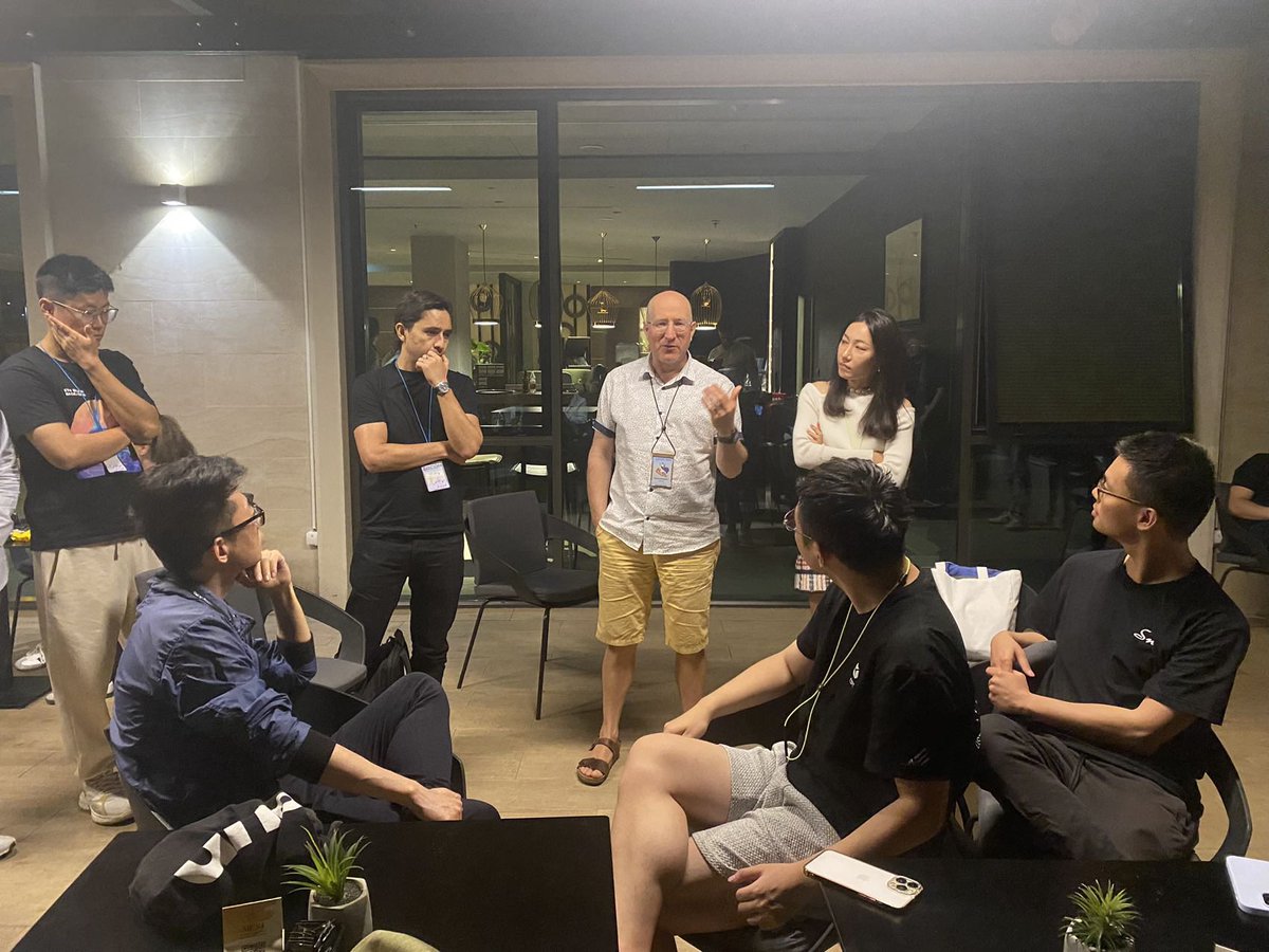 0xMingyang's tweet photo. Have a great talk with Starkware Founder @EliBenSasson about DA Danksharding and OP Stack superchain. https://t.co/KL9vIA2kez