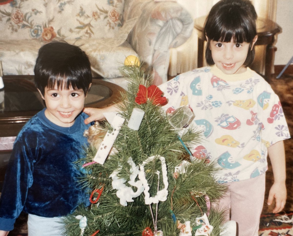 Naveed_Mohebbi's tweet photo. HAPPY BIRTHDAY TO MY SUPER COOL SUPER AWESOME ULTRA TALENTED SISTER!!!!!! 🎉🎉🎉🎉🎁🎂  SEE YOU IN A FEW DAYS!! https://t.co/naNmT2v3Rm