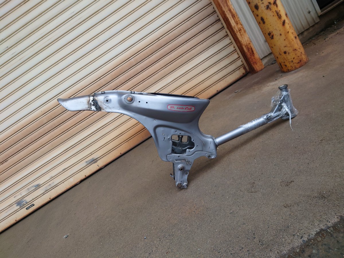 310Factory's tweet photo. 2号機は、ダックテールにしよう♪
フレーム薄くて、溶接が難しかった…
後は、パテで形を整えよう♪
#カブ主 
#ダックテール
#4miniRC 
#静岡県カブ
#カブってる https://t.co/6gGNw23eYP