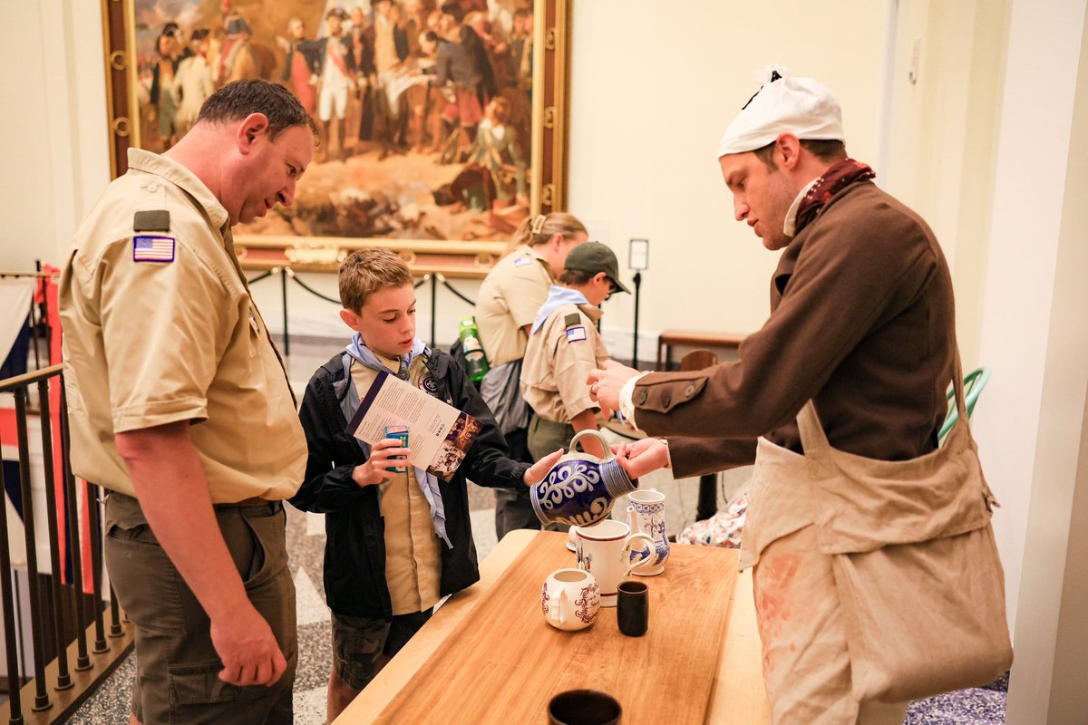 AmRevMuseum's tweet image. What a day meeting the people who made the Revolution in 1770s Philadelphia!

We had a great time learning 18th-century skills and trades, from cartridge rolling to making pepper pot soup, with our Makers of Revolutionary Philadelphia Living History Day. #HowRevolutionary