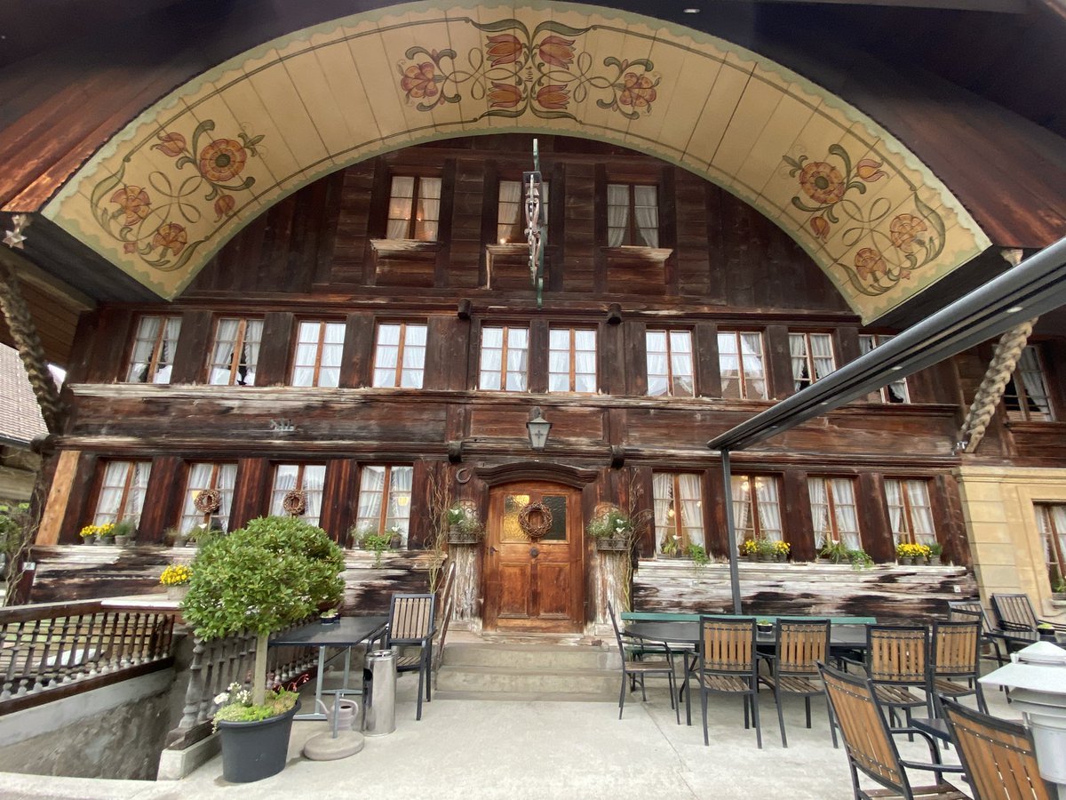 evontobel's tweet photo. Heute Abend feines #Nachtessen mit Freunden im geschichtsträchtigen Gasthof zum Kreuz in #Sumiswald. Er diente in den Filmen "Ueli der Pächter", "Käserei in der Vehfreude" und "Geld und Geist" von Franz Schnyder als Kulisse 👌 https://t.co/CHur7vHsP7
