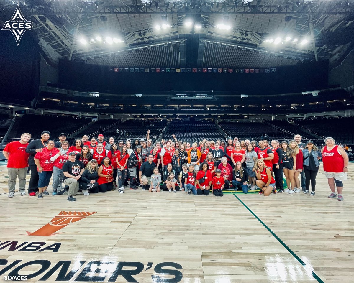 LVAces's tweet photo. The best fans ❤️🖤

#ALLINLV https://t.co/qdNqbdgprZ