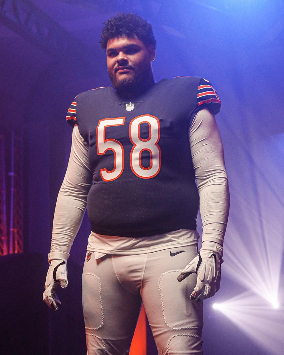 dabears's tweet photo. Let's show some love and give a warm welcome to @darnell_5232 ! Drop a comment below to share your excitement and support for Darnell! ๐๐๐ผ
#ChicagoBears #DarnellWright #NewAddition #OffensiveTackle #BearDown #NFL #Welcome #BearsFamily https://t.co/48I4qvZkBV